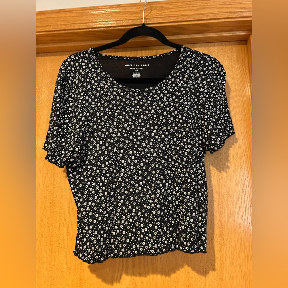 Women’s NWOT size XL American Eagle Black Top with White Floral Design